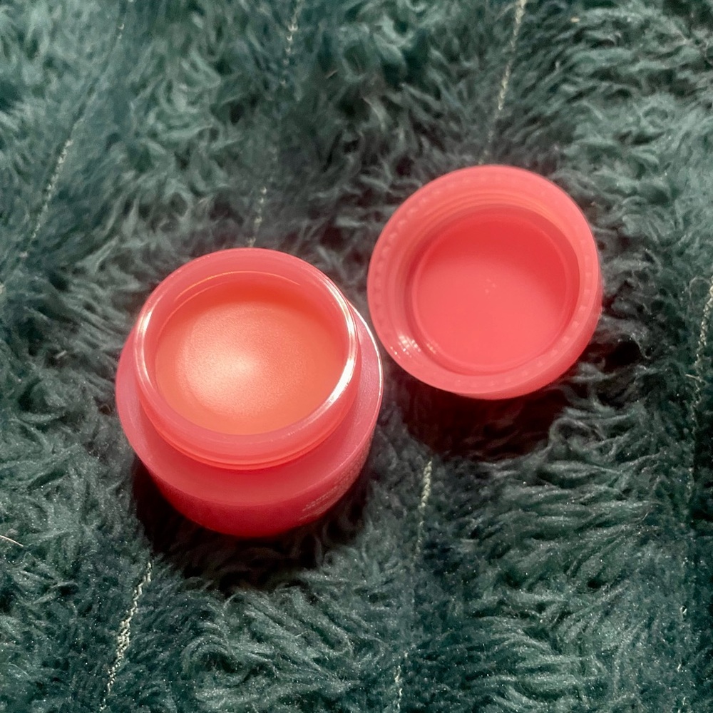 Extraordinary Translucent Powder - Picture 5 of 8